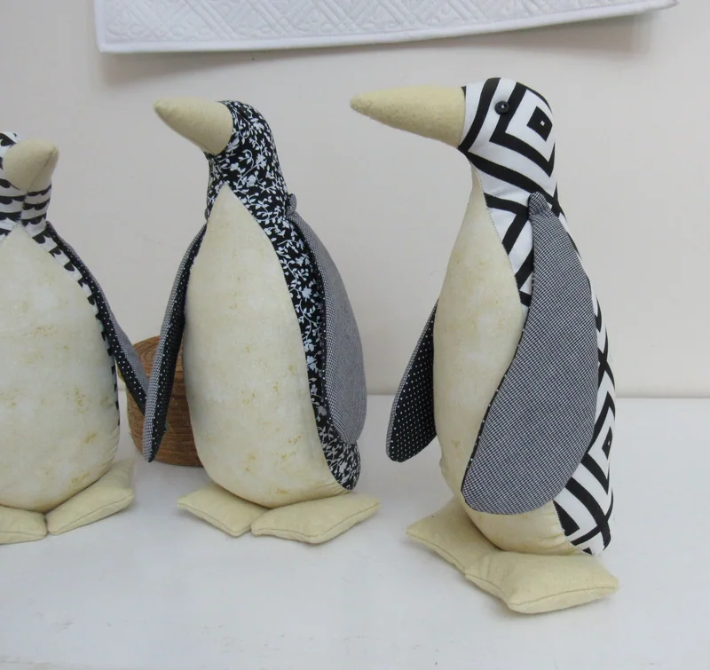 Outra vista dos pinguins e das estampas usadas em seus corpos.